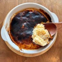お餅を買い足したくなるおいしさ！すくって食べる「餅バスク風チーズケーキ」
