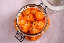 材料2つで簡単♪「金柑」は切って「はちみつ」に漬けて楽しもう！