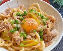 箸が止まらなくなる！やみつき必至の「甘辛うどん」