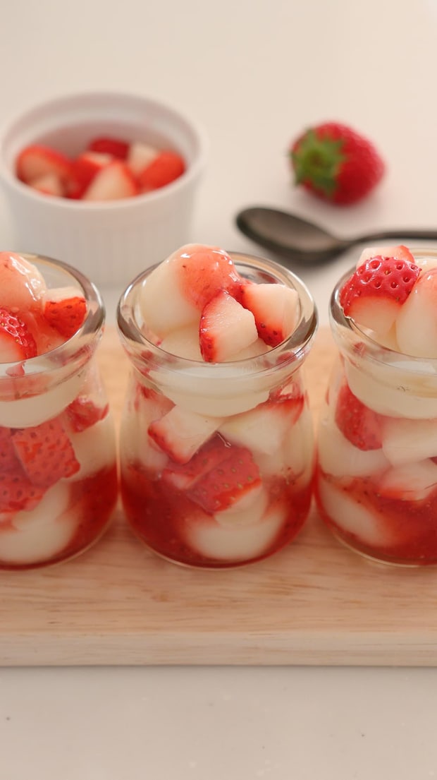 いちごと白玉だんごのパフェ