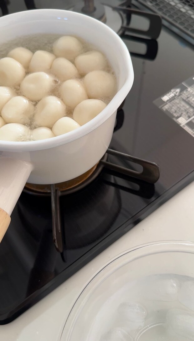 いちごと白玉だんごのパフェ