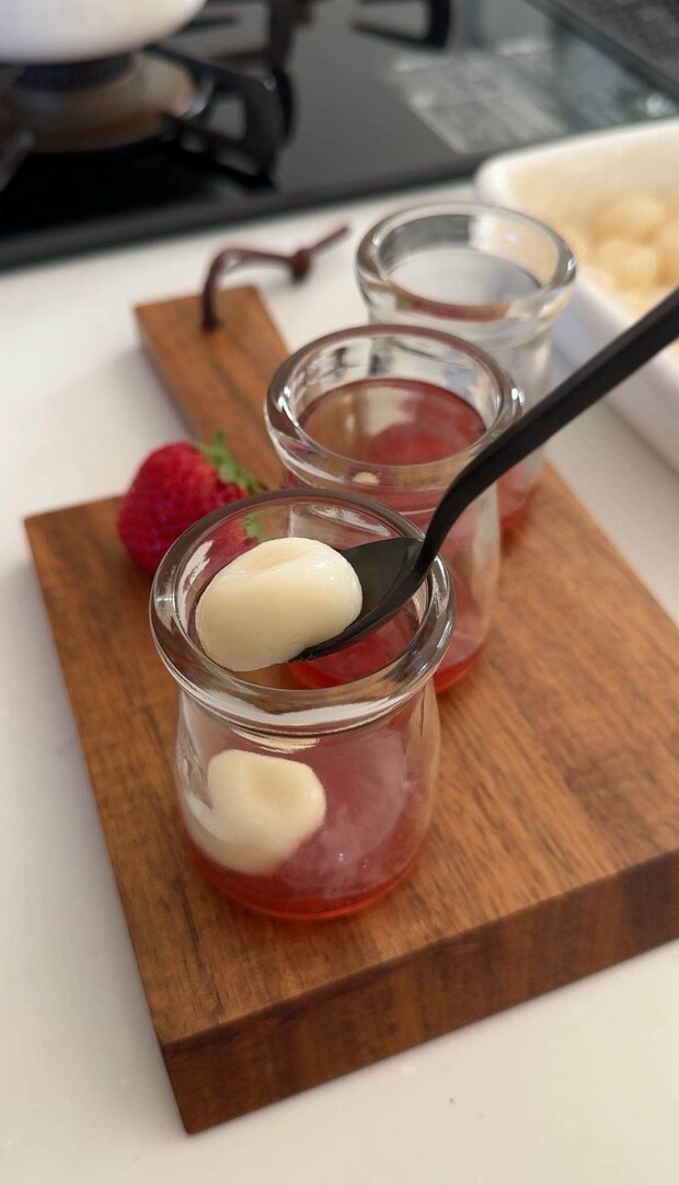 いちごと白玉だんごのパフェ