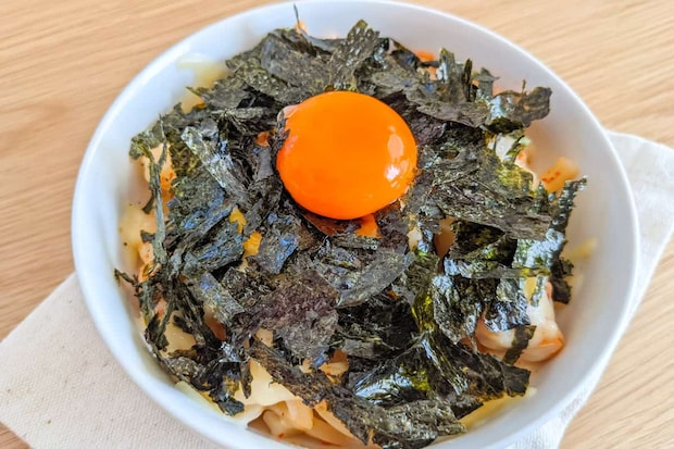 ピリ辛×コクがたまらない！「キムチーズうどん」は寒い日にぴったり♪