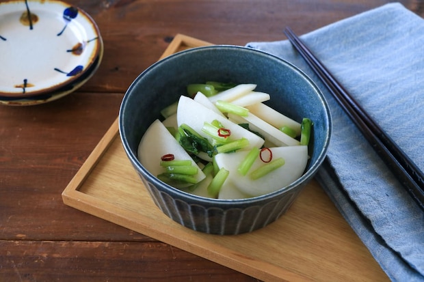 保存袋で味しみ抜群!少ない調味料で作れる「かぶの簡単甘酢漬け」
