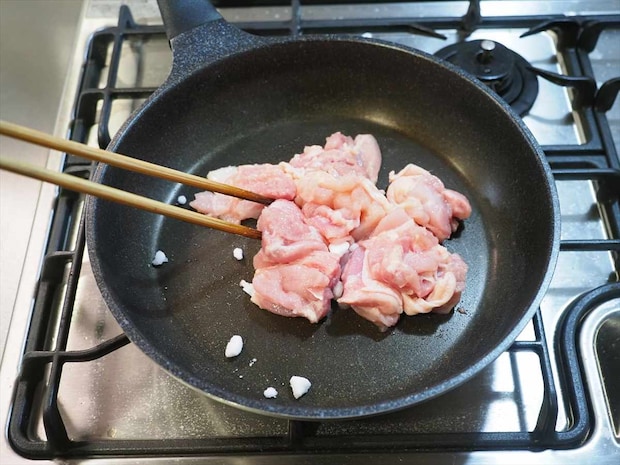 お餅入り、フライパンで簡単「鶏すき焼き」