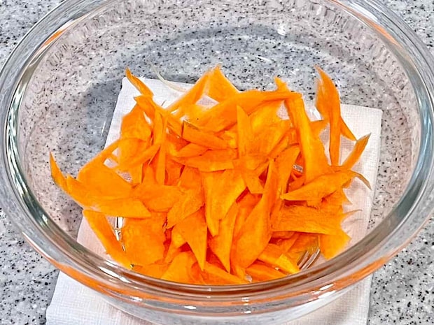 牛肉入り彩りきんぴらごぼう