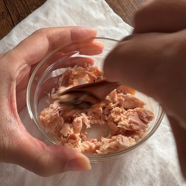 シマエナガのツナチーズロールサンド