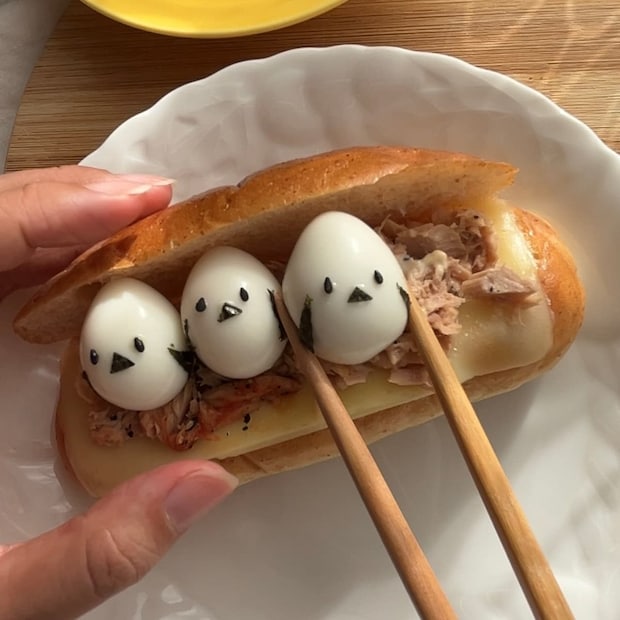 シマエナガのツナチーズロールサンド