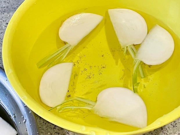 かぶと粉チーズのオリーブオイルソテー