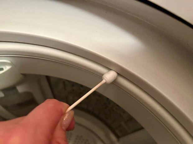 50本で110円!キャンドゥ「掃除用綿棒」ですきま汚れがごっそり♪