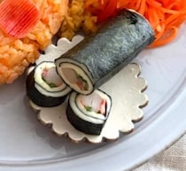 余った海苔とチーズでOK！5分で作れる「ミニミニ恵方巻き」