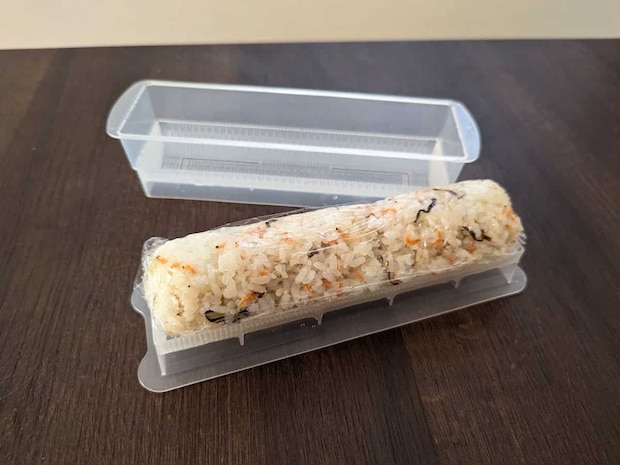 ダイソー 寿司型 巻き寿司用 太巻 使用例