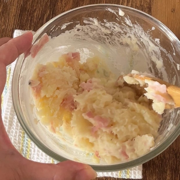 チーズあふれるベーコンポテトサンド