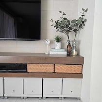 「テレビ周り」どうしてる？生活感をなくしてすっきり片付く収納例