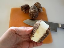 里芋の皮むき、レンジを使う？そのままむく？手がかゆい・熱いを回避するむき方のコツ