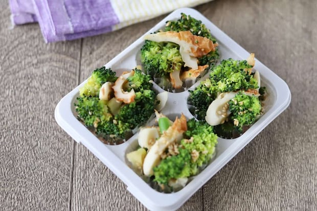 冷凍しても食感が気にならない！「ブロッコリーとちくわのコンソメ和え」簡単レシピ