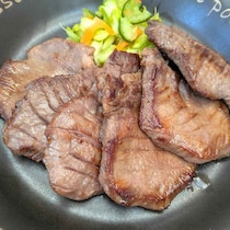 想像以上のごちそう感！自宅でこの満足感は反則…肉のいとうの「牛たん」を食べてみた