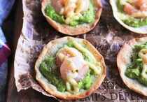 おやつにもおつまみにも！余った“餃子の皮”で作る「パリパリピザ」