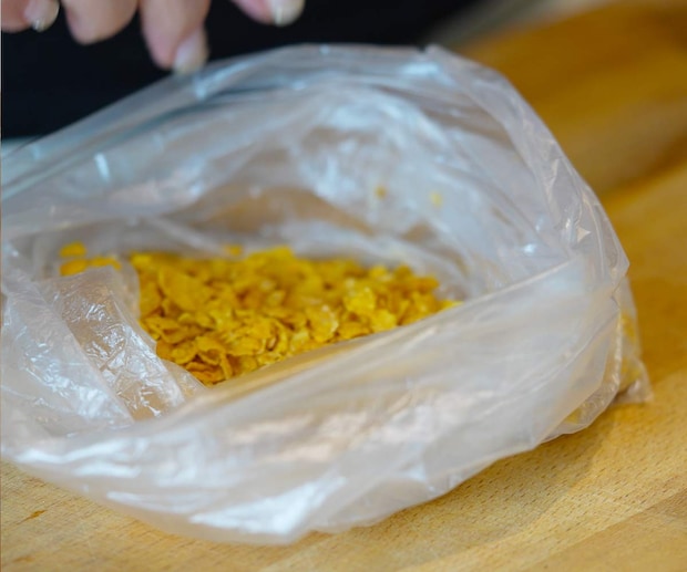 コーンフレークで作る揚げないクリスピーチキン