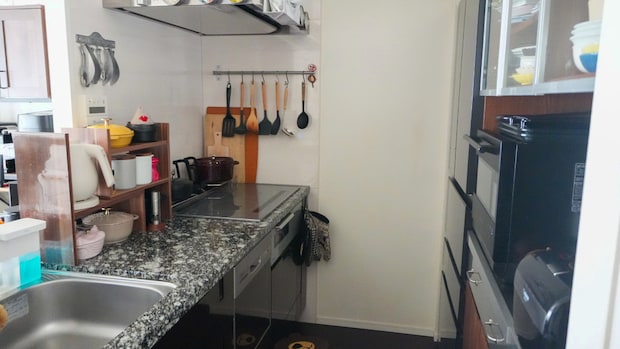 帰宅時間がバラバラでも大丈夫。あやごはんさんの“おきめし”を支えるキッチン収納&動線