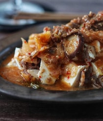 おつまみなのに主役級のおいしさ！「韓国風牛キムチ豆腐」