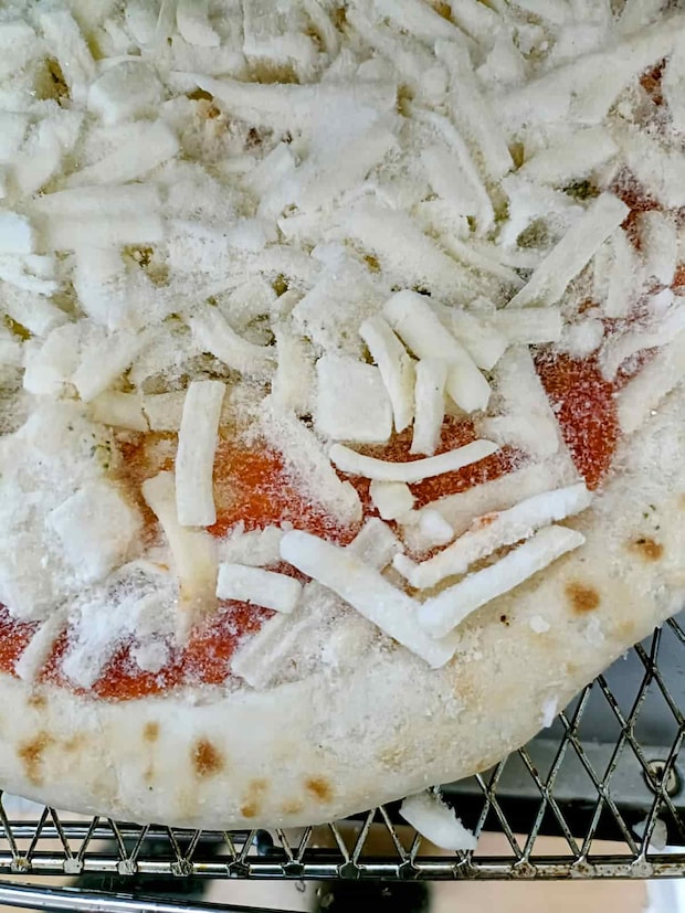 無印良品「国産バジルソースのマルゲリータピザ」