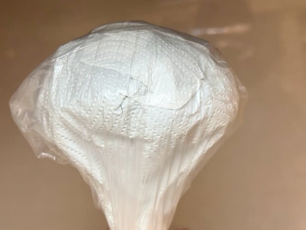 ポリ袋に入れて口を軽く閉じる 青髪のテツ