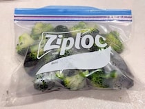 ブロッコリーを冷凍するときは生のまま？紫色のものはNG？アレコレを八百屋が直伝