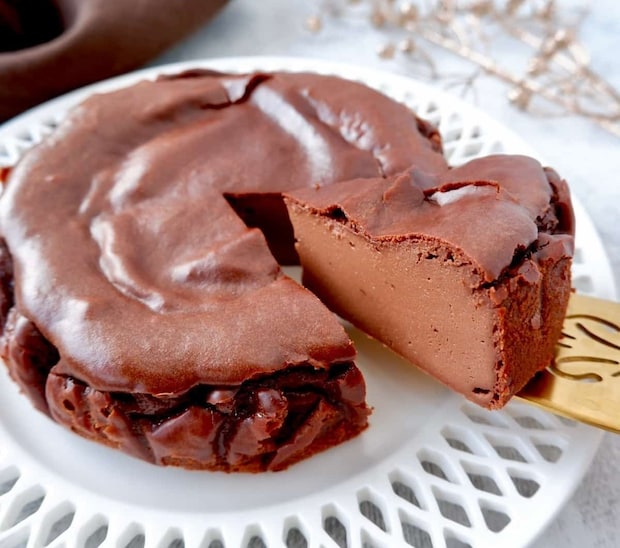 混ぜて焼くだけで濃厚なめらか♪「チョコレートのお豆腐チーズケーキ」の作り方