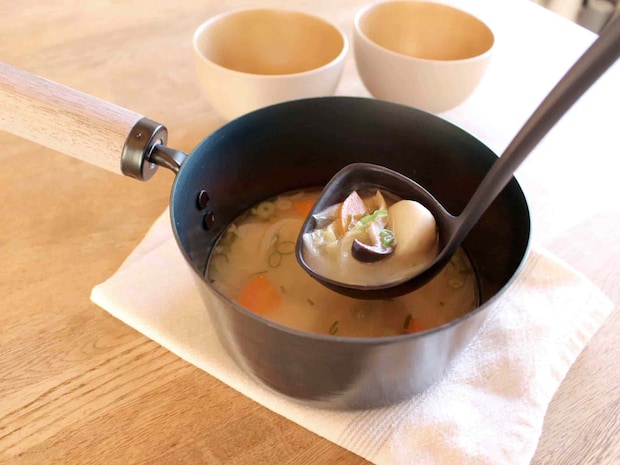 “鉄分”は鍋から摂る?一杯のみそ汁で鉄分ケアが叶う「片手鍋」