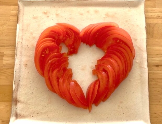 ハートのトマトサラダ