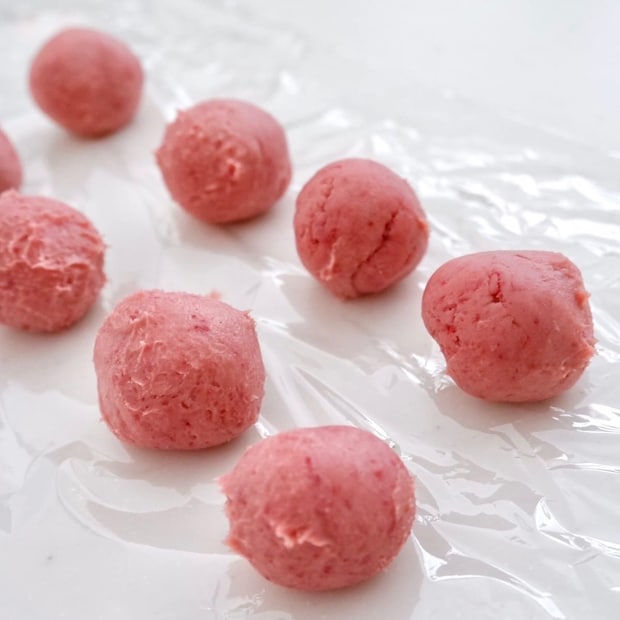 いちごの豆乳トリュフ