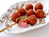 混ぜて丸めるだけ♪「いちごの豆乳トリュフ」の作り方【生クリームなし】