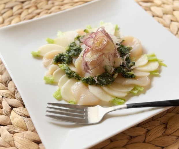 切って並べるだけ!「かぶとホタテのカルパッチョ」でおうちレストラン気分♪