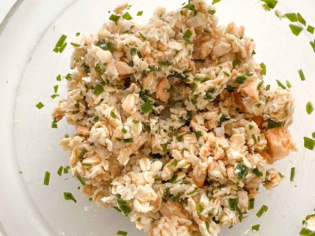 鮭とわかめのオートミールおにぎり