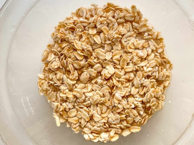 鮭とわかめのオートミールおにぎり