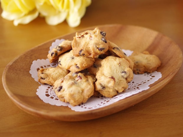 ナッツ×ごまで香ばしさ満点♪一度に大量に作れる「簡単チョコチップクッキー」