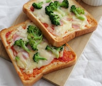 何をのせる？朝から胸が弾む「ピザトースト」のバリエーション5選