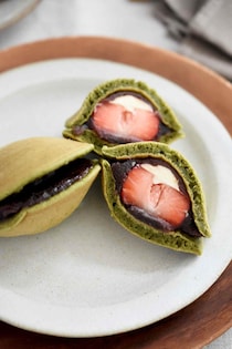 白玉粉入りでもちもち♪ホットケーキミックスで簡単「抹茶どら焼き」【ひな祭りにも】