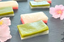 ぷるぷる＆断面がかわいい♪レンジで作れる「2色のういろう」レシピ