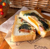 これ1枚でしっかり満腹！「ほうれん草と卵のくり抜きトースト」の作り方
