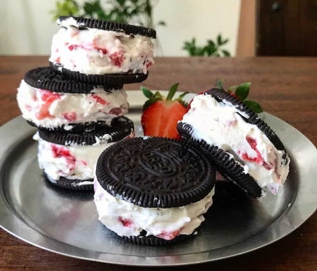 山本ゆりさん クッキークリームサンド