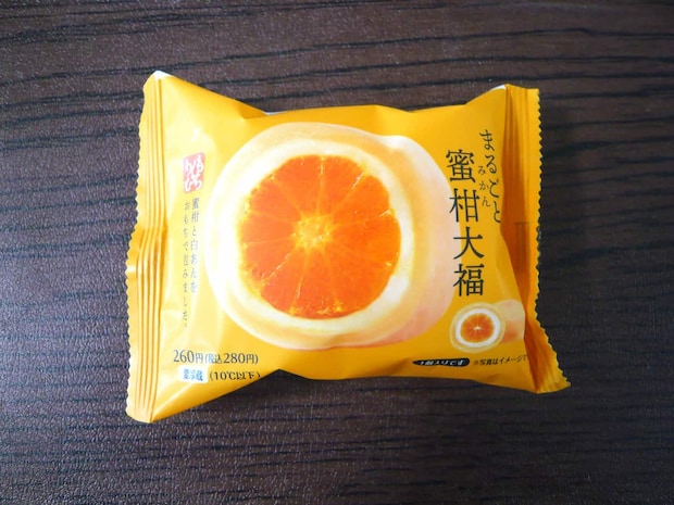 断面がすごい!ファミマ新商品「まるごと蜜柑入り大福」がジューシーでおいしい♪