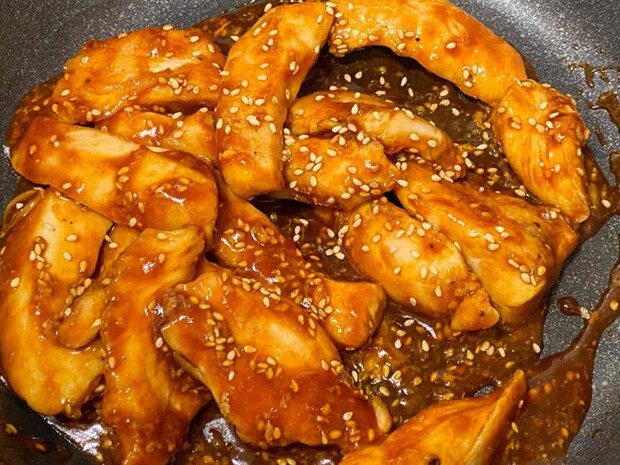 鶏むね肉のスティックヤンニョムチキン