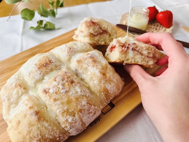 焼きたてに練乳たら〜り♪ふわふわ「いちごミルクちぎりパン」レシピ
