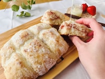 焼きたてに練乳たら〜り♪ふわふわ「いちごミルクちぎりパン」レシピ