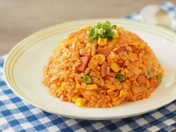 筋肉料理人さん ベビーハムでケチャップチャーハン