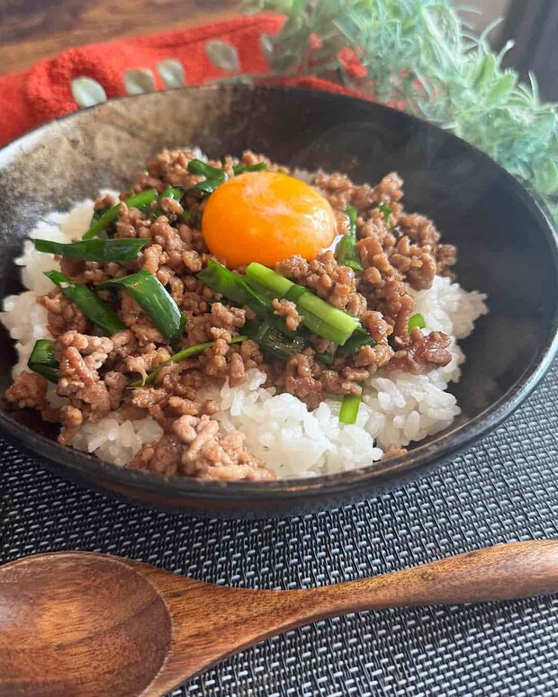 やる気ゼロでも作れる!「ひき肉」の簡単どんぶりレシピ