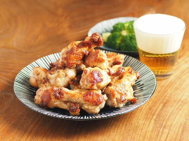 フライパン1つで簡単!手羽元1kgのガーリック塩焼き|作り置きにもおすすめ