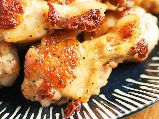 フライパン1つで簡単!手羽元1kgのガーリック塩焼き|作り置きにもおすすめ